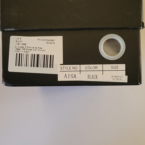 Z_Code_Z Flat Shoes With Chunky Chain - Picture 9 of 10